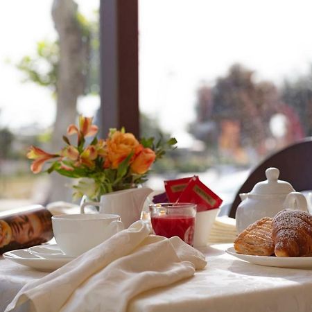 Hotel Vistamare Rivazzurra Di Rimini Kültér fotó