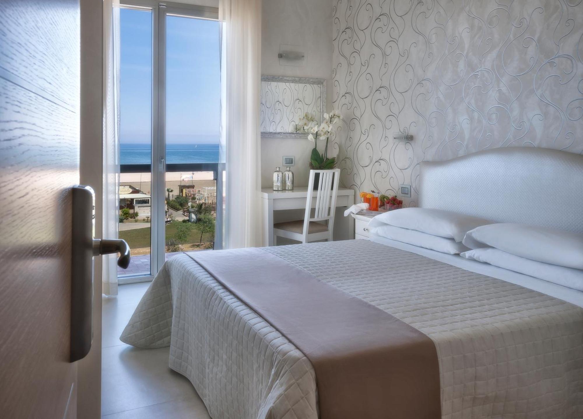 Hotel Vistamare Rivazzurra Di Rimini Szoba fotó