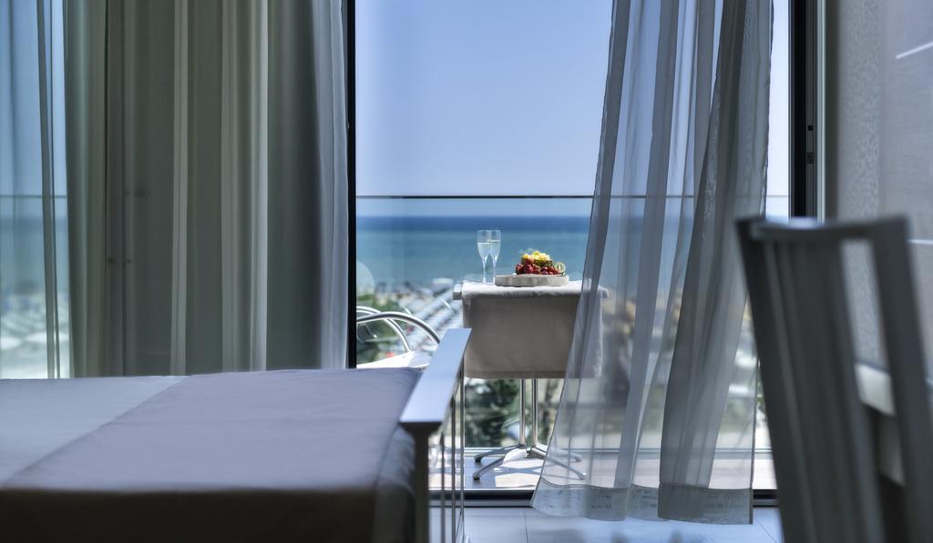 Hotel Vistamare Rivazzurra Di Rimini Kültér fotó
