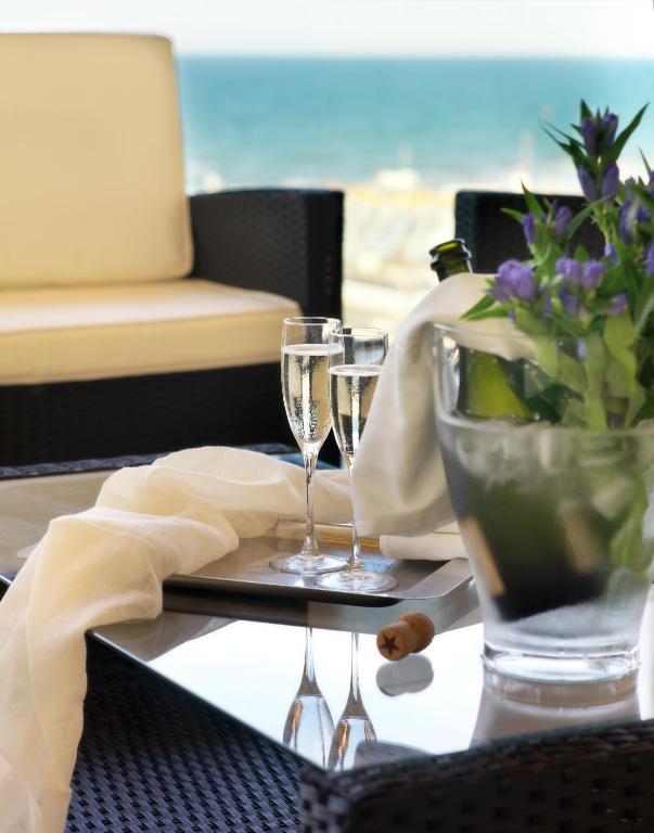 Hotel Vistamare Rivazzurra Di Rimini Kültér fotó