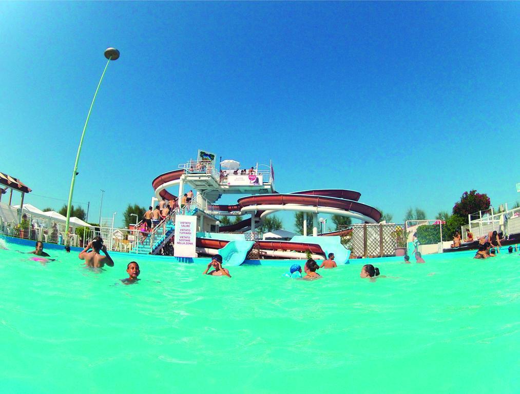 Hotel Vistamare Rivazzurra Di Rimini Kültér fotó