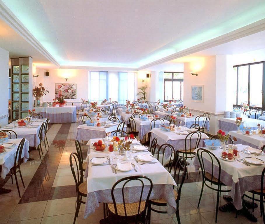 Hotel Vistamare Rivazzurra Di Rimini Kültér fotó
