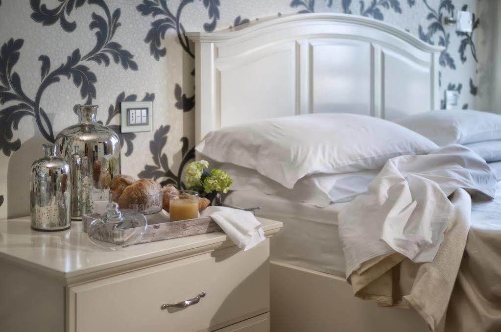 Hotel Vistamare Rivazzurra Di Rimini Kültér fotó