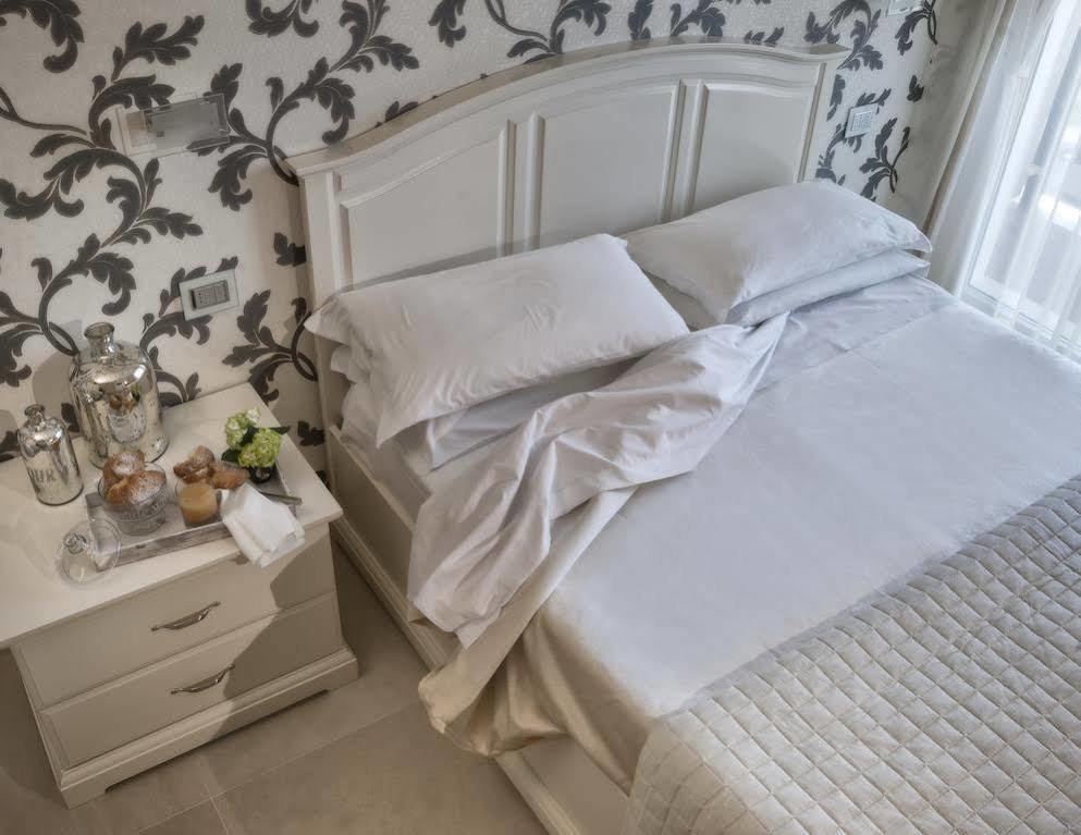 Hotel Vistamare Rivazzurra Di Rimini Kültér fotó