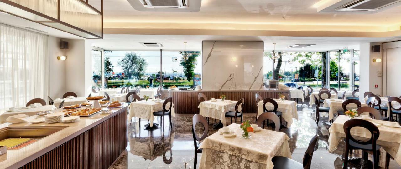 Hotel Vistamare Rivazzurra Di Rimini Kültér fotó