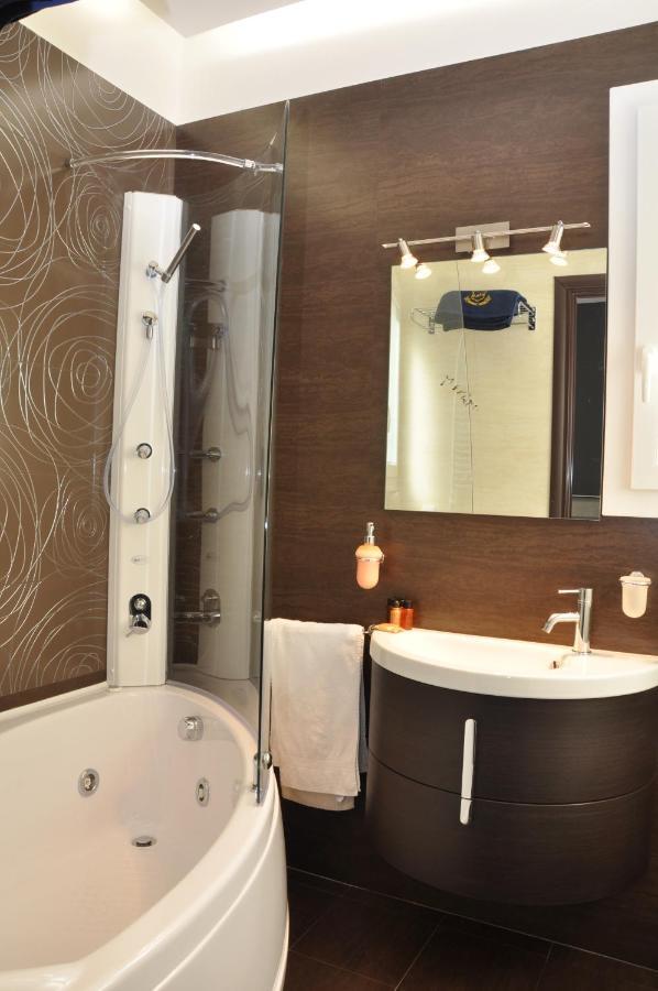 Hotel Vistamare Rivazzurra Di Rimini Kültér fotó